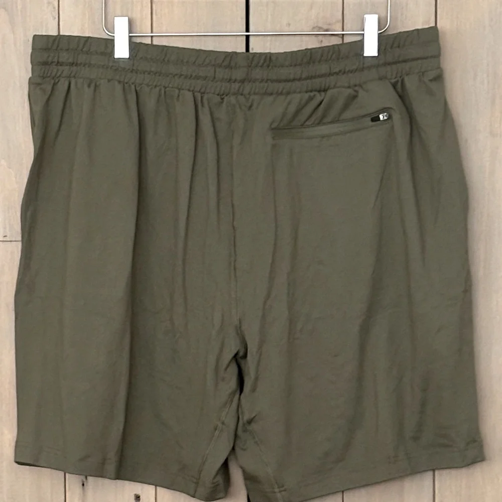 FEAT:‎ Mens BlanketBlend Move XXL Short in Dark Sage